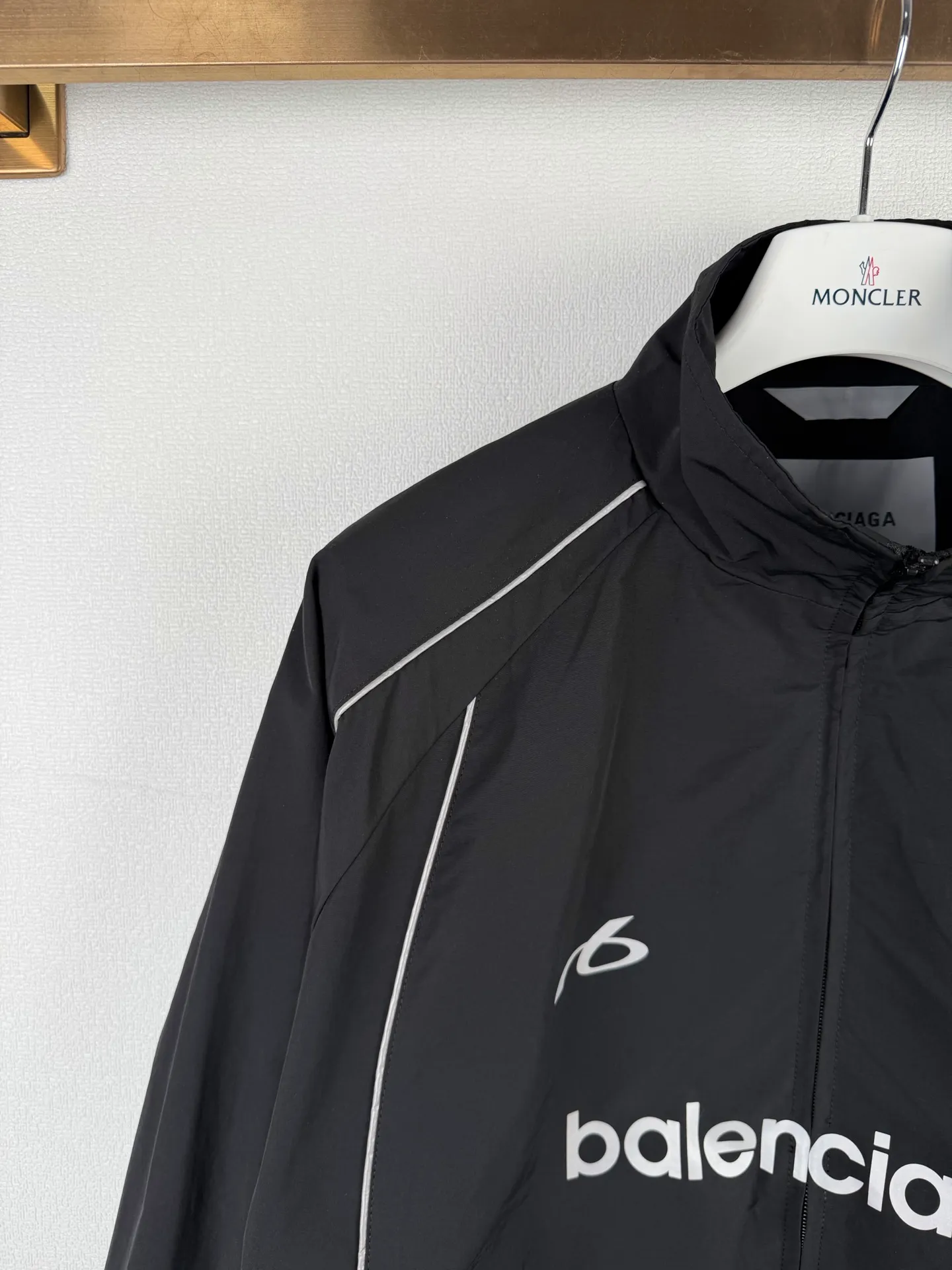BALENCIAGA/ 10 ： 50% +50% ， Breathable ， 。 ， Wear-Resistant， 。 : ， ， ， 。 ： ， 15000st 。 、 。 ， 、 ， 、 。 ， ； ， ， 。 ： Quality ， ， 。 ， 。 ， ， ， ， 、 、 。 ， ， 。 ： ， 、 ， ， 。 ， ， 。 ， ， 、 ， 。 ： Classic ， ， ， ， ， 。 ， ， 。 ： Size:S M L XL
